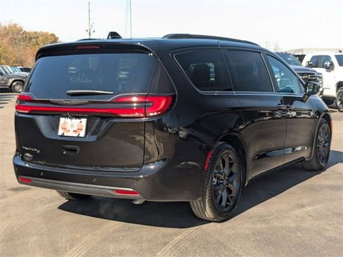 New 2026 Chrysler Pacifica Select image 7