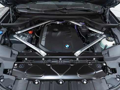 New 2026 BMW X5 xDrive40i w/ M Sport Package AWD/4WD image 9