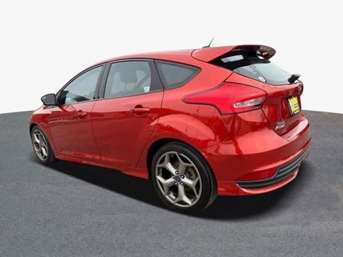 Used 2018 Ford Focus ST image 2