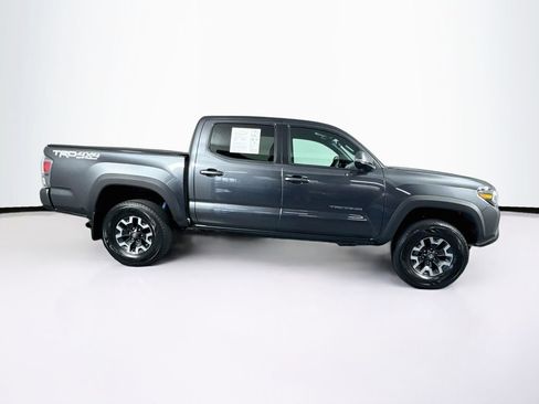 Used 2022 Toyota Tacoma TRD Off-Road w/ Technology Package AWD/4WD image 11