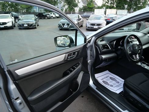 Used 2017 Subaru Outback 2.5i Premium AWD/4WD image 16