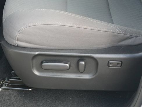 Used 2021 Toyota Tacoma SR5 AWD/4WD image 17