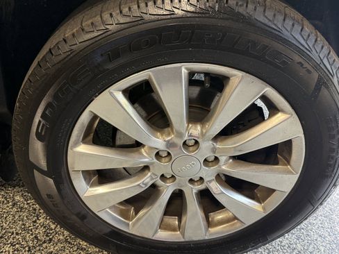Used 2018 Jeep Cherokee Overland AWD/4WD image 29