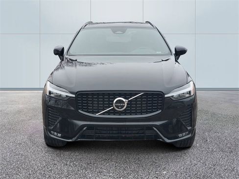 Certified 2025 Volvo XC60 B5 Plus image 2