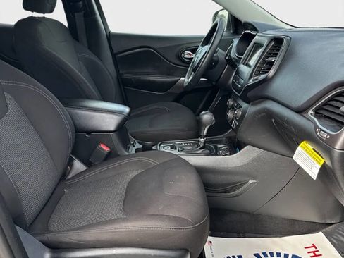 Used 2019 Jeep Cherokee Latitude w/ Popular Appearance Group image 14