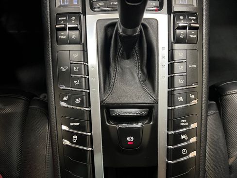 Used 2015 Porsche Macan S AWD/4WD image 34
