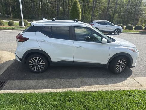 Used 2021 Nissan Kicks SV w/ Exterior Package image 6