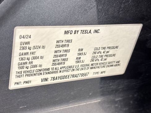 Used 2024 Tesla Model Y Long Range AWD/4WD image 17