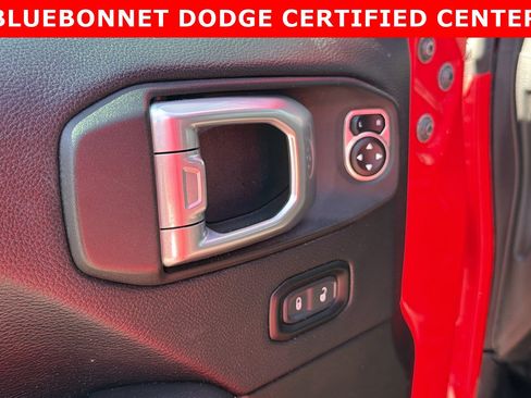 Used 2020 Jeep Wrangler Unlimited Sahara w/ LED Lighting Group AWD/4WD image 10