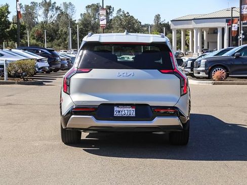 Used 2024 Kia EV9 Land AWD/4WD image 4
