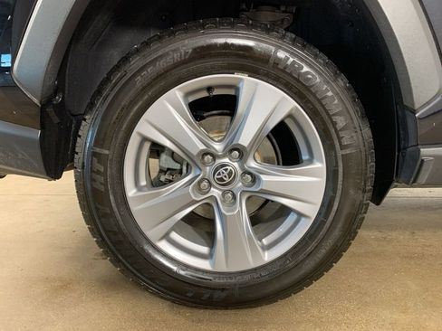 Used 2022 Toyota RAV4 XLE AWD/4WD image 37