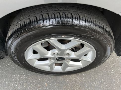 Used 2025 Kia Soul LX w/ LX Technology Package image 28