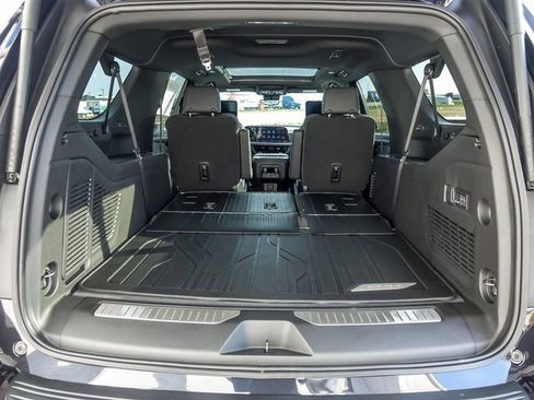 New 2026 Chevrolet Suburban Premier image 9