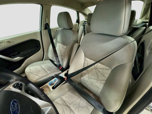 Used 2013 Ford Fiesta SE FWD image 18