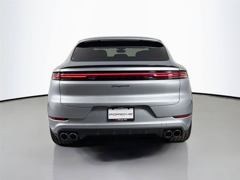 Used 2025 Porsche Cayenne Coupe AWD/4WD image 6
