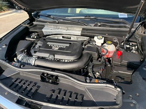 Used 2024 Cadillac XT4 Luxury w/ Cold Weather Package FWD image 20