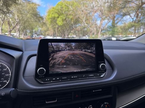 Used 2025 Nissan Rogue SV image 17