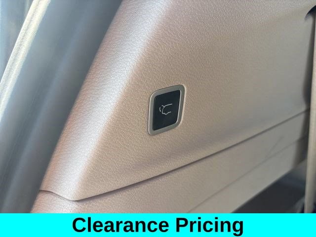 Used 2023 Chrysler Voyager LX FWD image 33