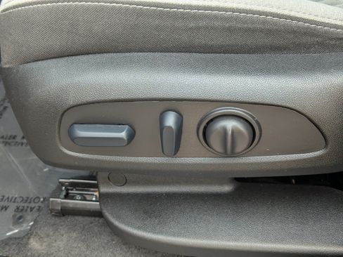 Used 2024 Chevrolet Equinox LS w/ LS Convenience Package FWD image 18