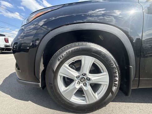 Used 2023 Toyota Highlander LE AWD/4WD image 10