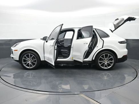 Certified 2022 Porsche Cayenne Platinum Edition AWD/4WD image 30