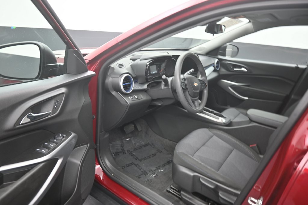 Used 2025 Chevrolet Trax LS FWD image 10