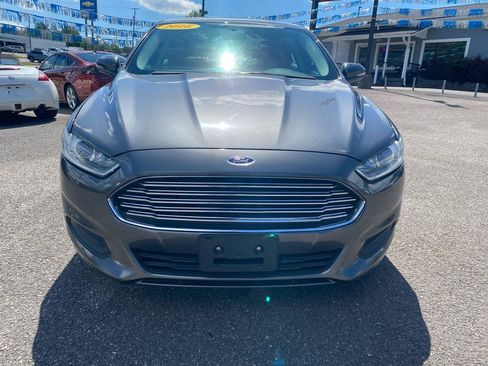 Used 2016 Ford Fusion SE FWD image 2