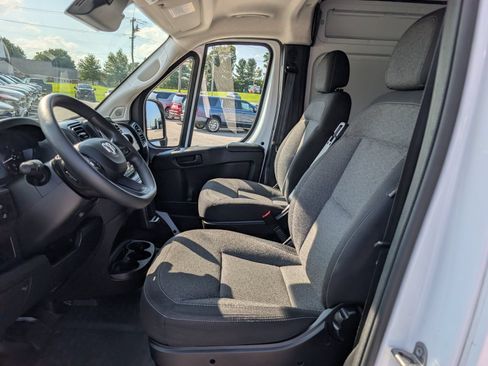 Used 2025 RAM ProMaster 2500 w/ Convenience Group FWD image 16
