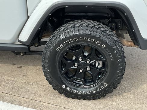 Used 2022 Jeep Gladiator Sport image 8