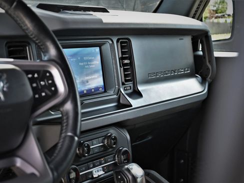 Used 2023 Ford Bronco Big Bend w/ Sasquatch Package AWD/4WD image 19