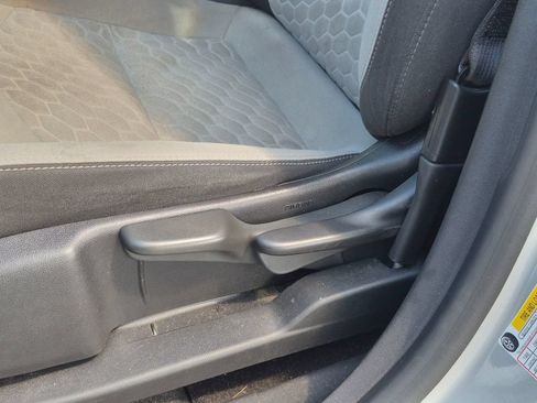 Used 2021 Chevrolet Equinox LS FWD image 15