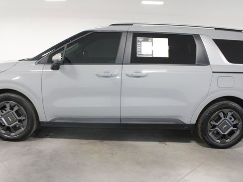 Used 2025 Kia Carnival EX image 6