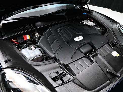 Used 2022 Porsche Cayenne S image 36