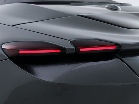 Certified 2025 Ferrari Roma Spider RWD image 17