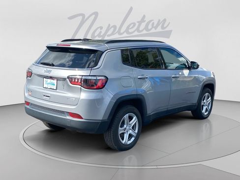 Used 2024 Jeep Compass Latitude AWD/4WD image 6