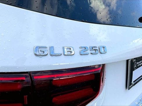 Used 2025 Mercedes-Benz GLB 250 image 15