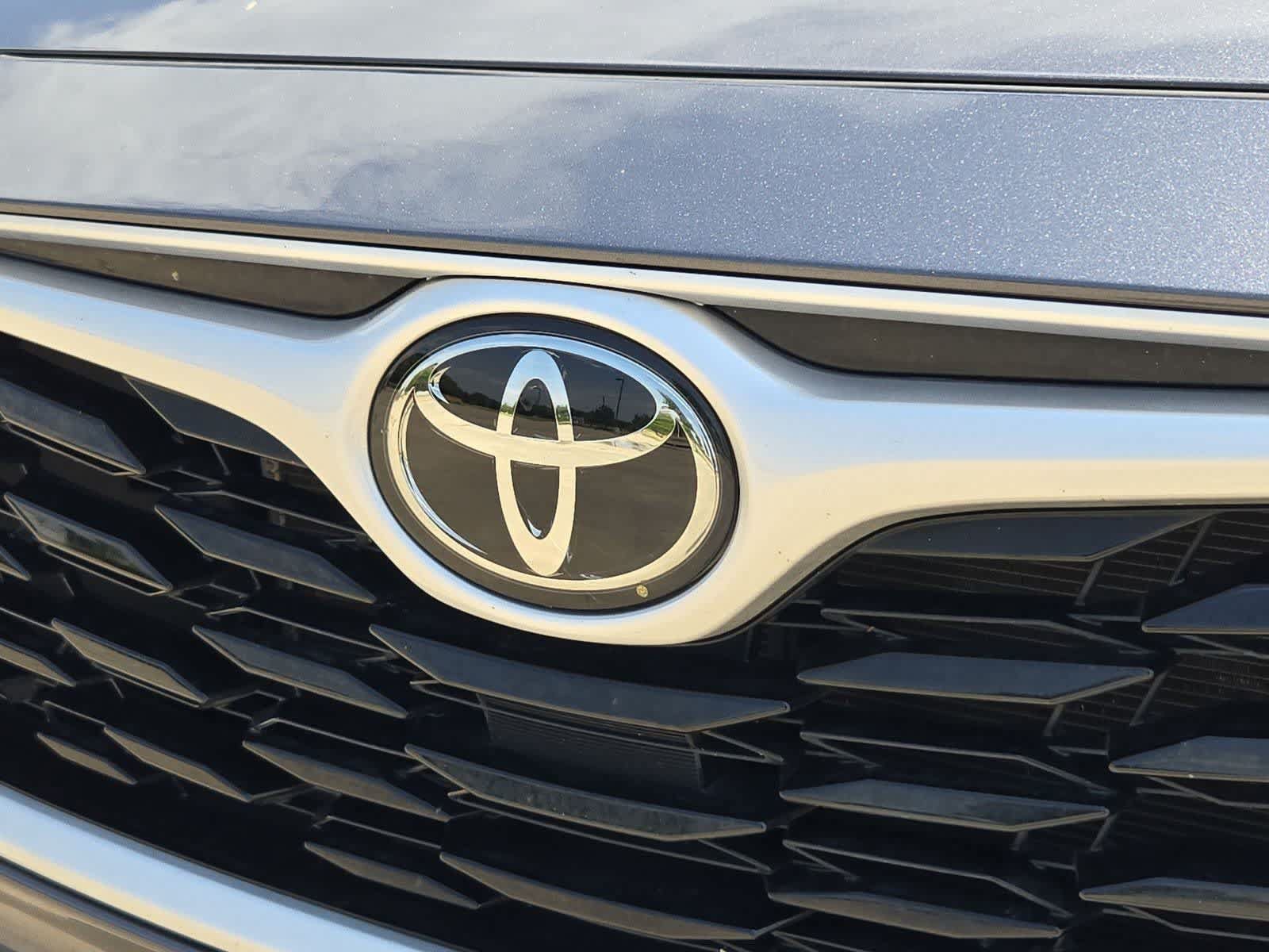 Used 2023 Toyota Highlander LE FWD image 11