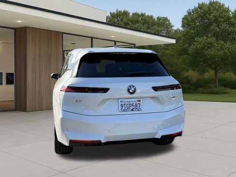 Used 2026 BMW iX xDrive45 w/ Premium Package image 11