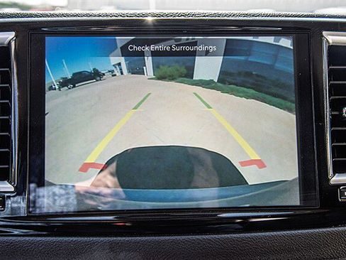 Used 2024 Chrysler Pacifica Touring-L FWD image 12