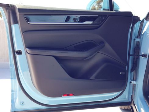 Used 2025 Porsche Macan 4S Electric image 12