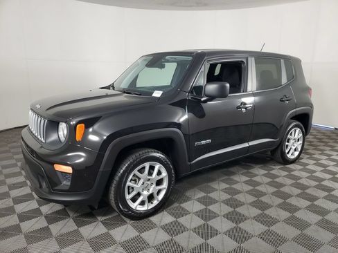 Used 2023 Jeep Renegade Latitude AWD/4WD image 8