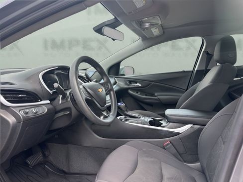 Used 2018 Chevrolet Volt LT image 9