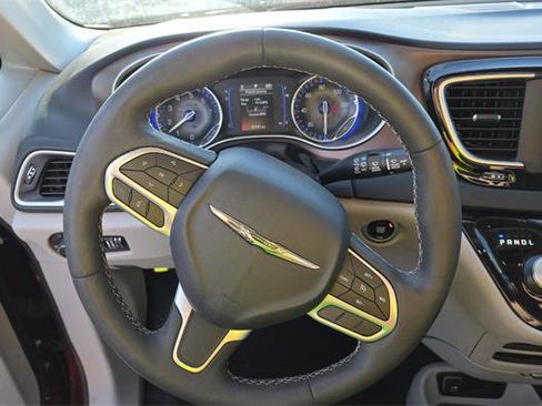 Used 2023 Chrysler Voyager LX FWD image 10