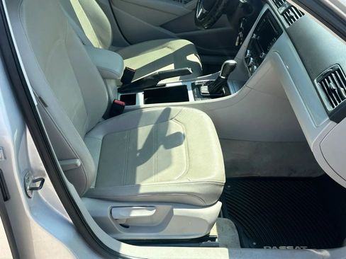 Used 2012 Volkswagen Passat 2.5 SE FWD image 11