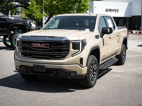 Used 2023 GMC Sierra 1500 AT4 w/ AT4 Premium Package AWD/4WD image 5