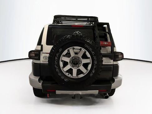 Used 2014 Toyota FJ Cruiser 4WD w/ Upgrade Package image 5