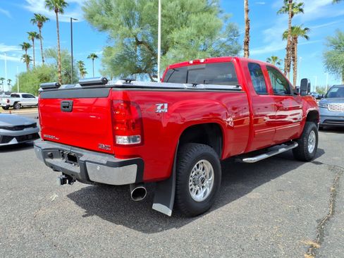 Used 2008 GMC Sierra 2500 SLT w/ Z71 Off-Road Package AWD/4WD image 5