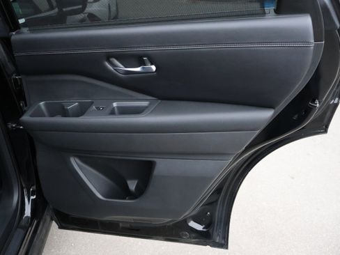 Used 2023 Nissan Pathfinder Platinum image 12