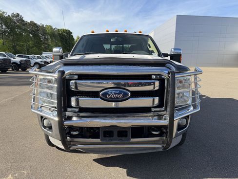 Used 2011 Ford F250 Lariat w/ Lariat Interior Pkg image 2