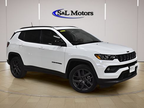 New 2026 Jeep Compass Latitude w/ Sun and Sound Group AWD/4WD image 8